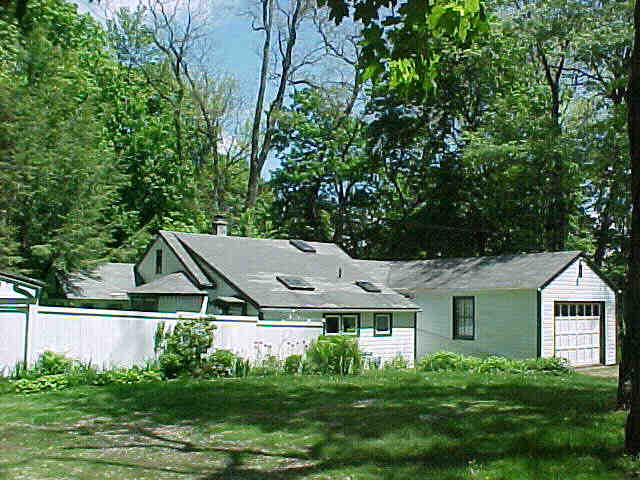 Building photograph for 322 UNDERMOUNTAIN ROAD